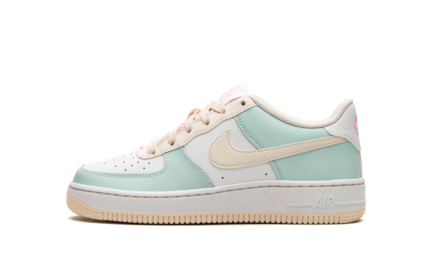 Nike Air Force 1 Low Emerald Rise Guava Ice (GS)