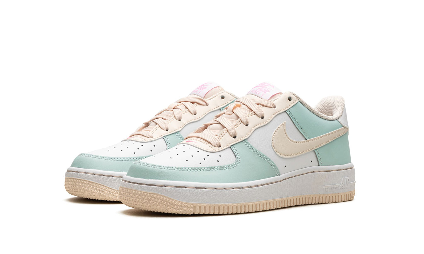 Nike Air Force 1 Low Emerald Rise Guava Ice (GS)