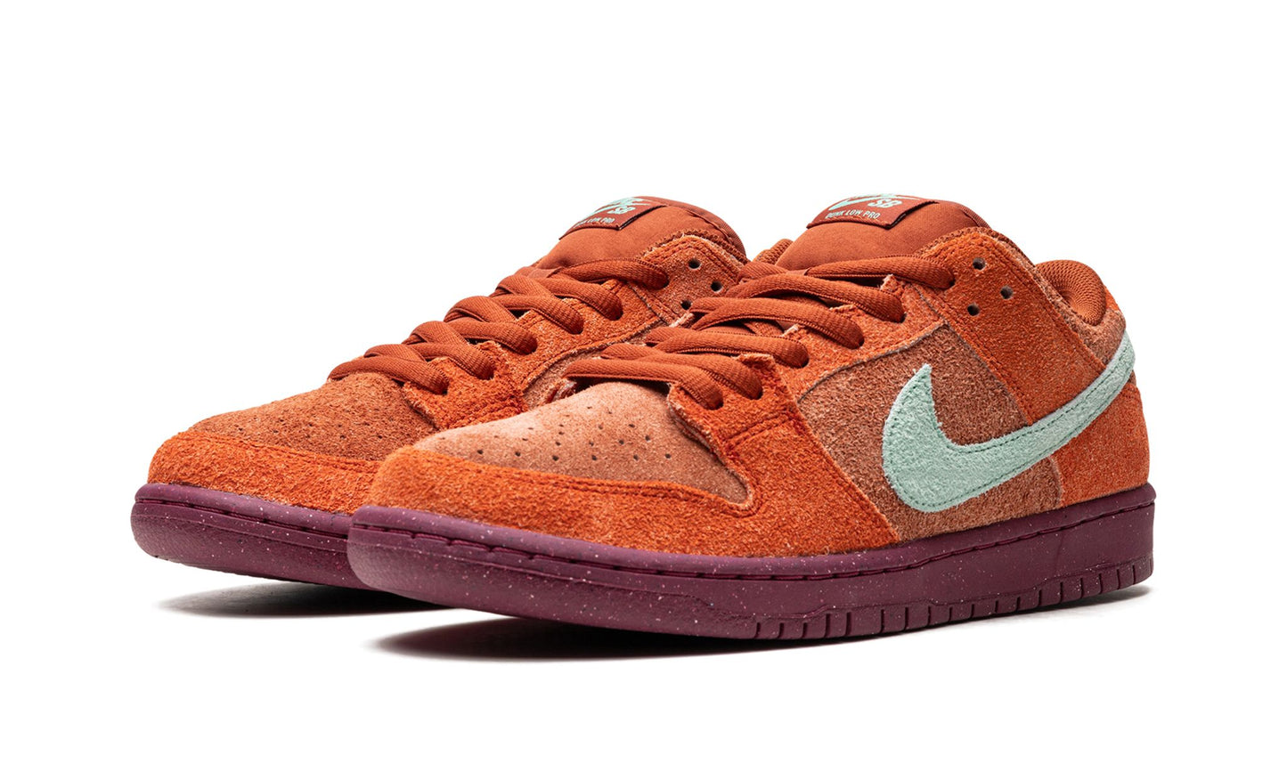 Nike SB Dunk Low Mystic Red Rosewood