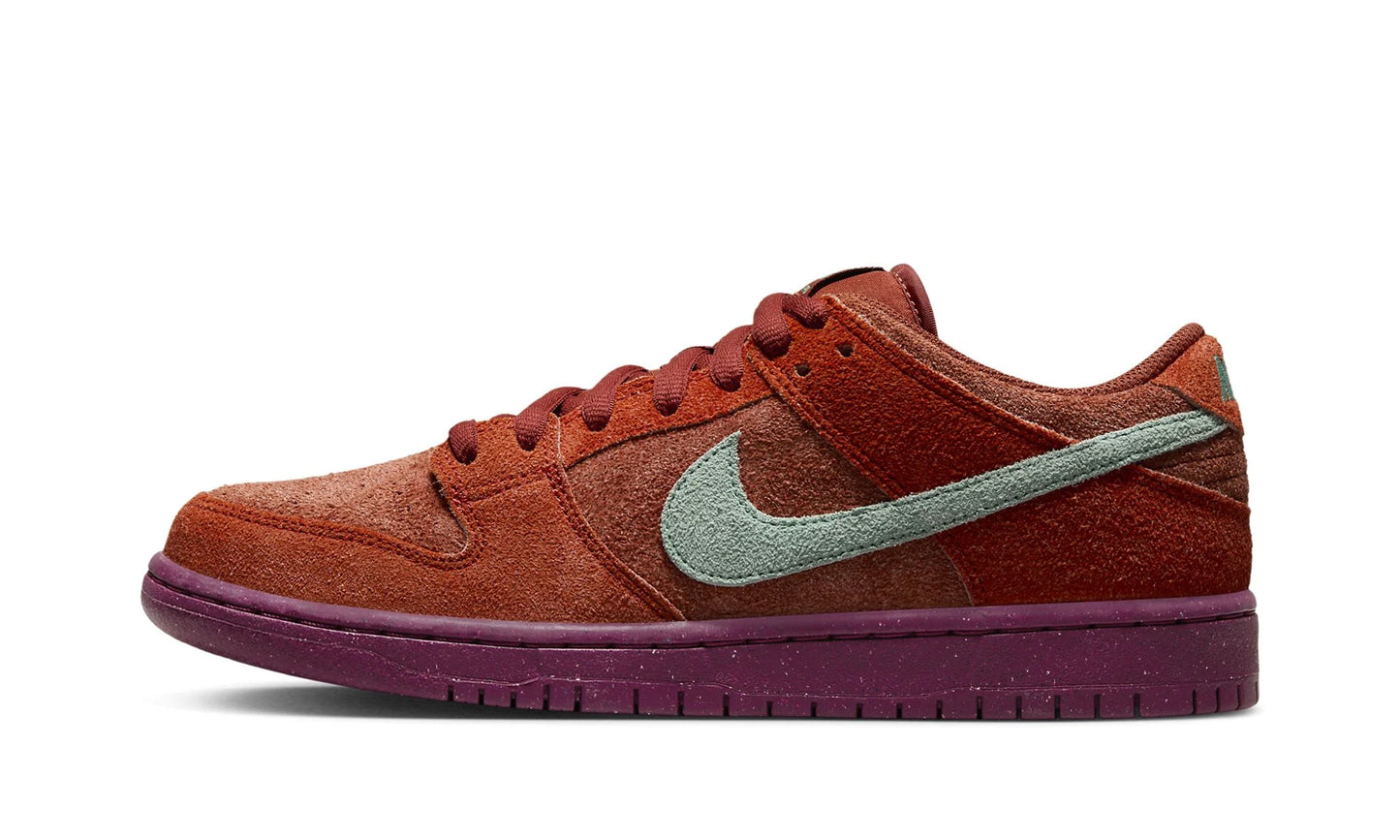 Nike SB Dunk Low Mystic Red Rosewood